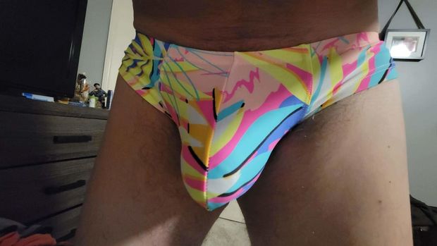 Nice bright cheeky bulge on this cloudy day