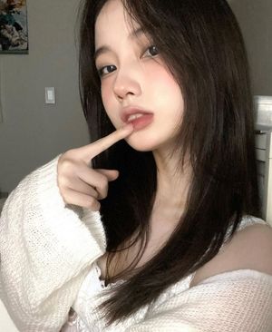Hot korean bitch wants cum on her lips