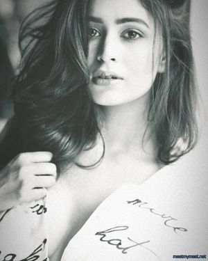 Such a stunning women!