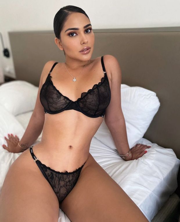 Stunning babe in black lingerie