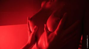 Boob touching un the bath