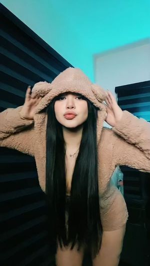 Very long hair - Mont Pantoja