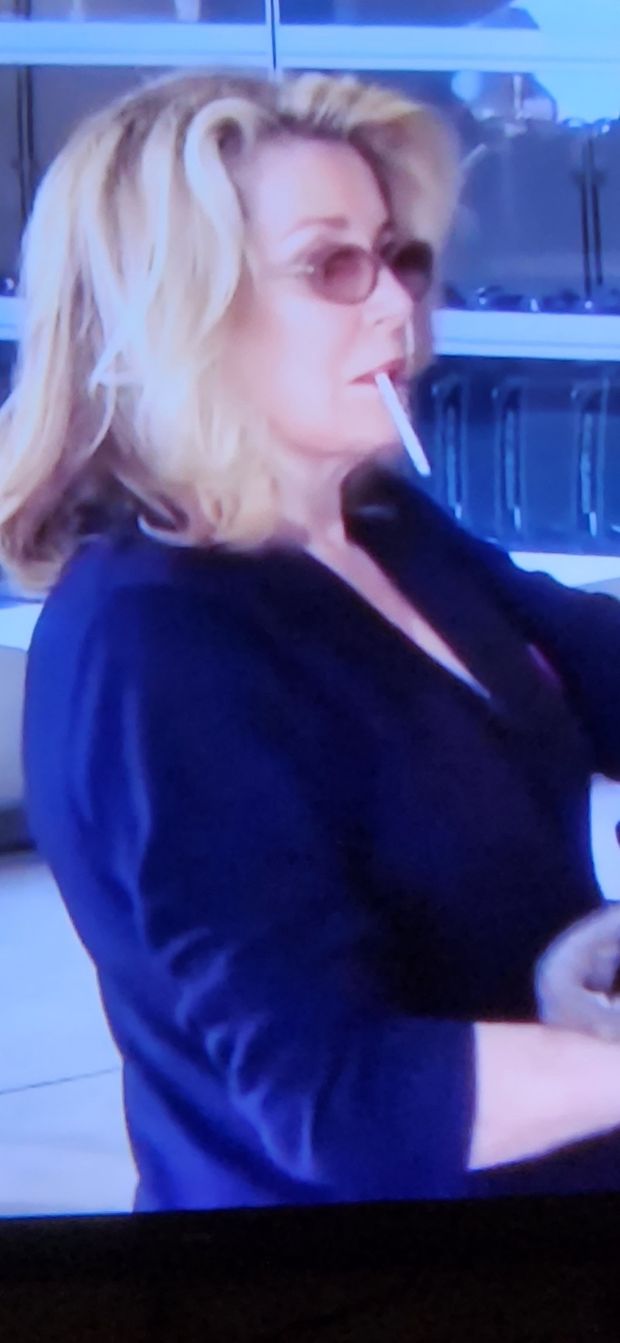CATHERINE DENEUVE SMOKING CAPRI 120S ❤️