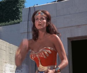 Wonder Woman blocking the pop-shots
