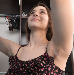 Imagine Cousin - Subtle Seduction - My Cousin knows I can't stop peeking at her Hairy Armpits