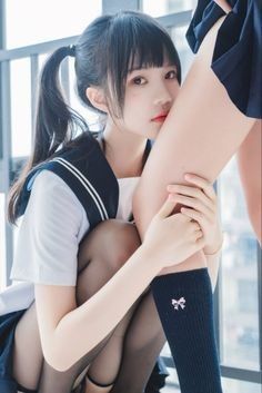 Likes to lick the cum drops