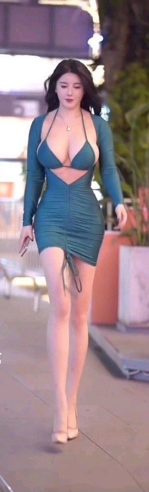 Asian street style, legs to heaven