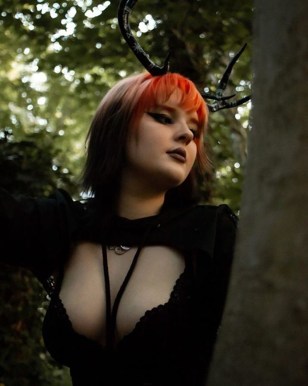 Incredible submissive emo Sophie, showing off her tits