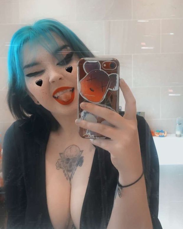 Stunning big tits emo Sophie showing off