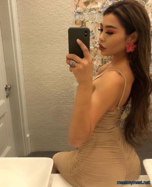 Dude... She's so damn hot.