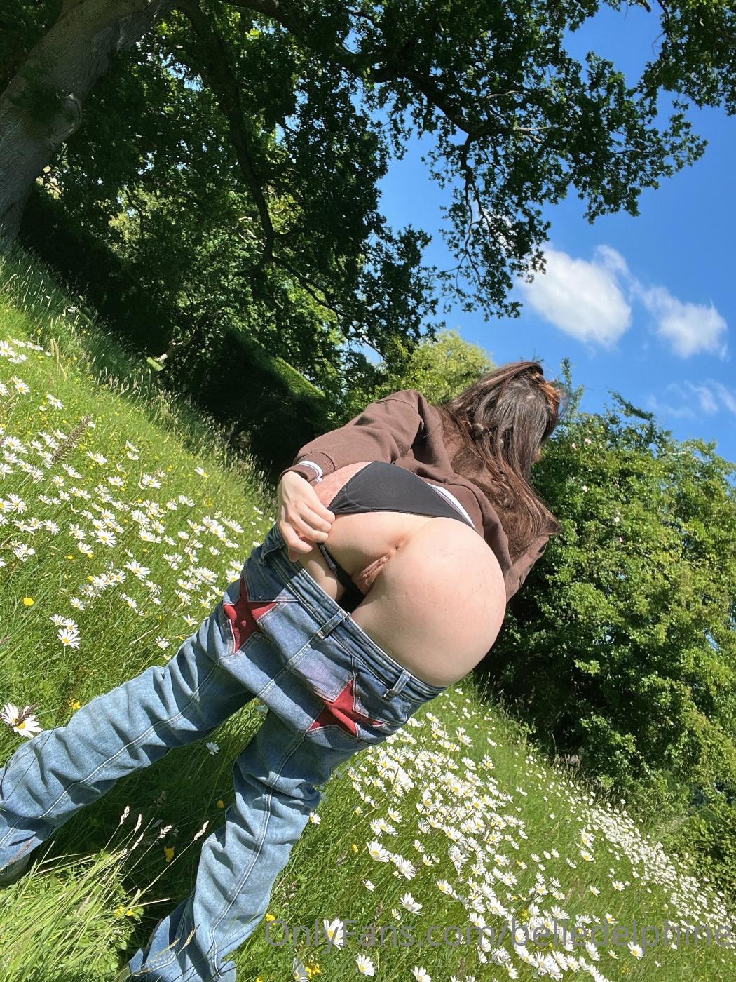 Showing ass in the field