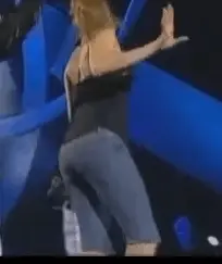 Fergie strutting her ass