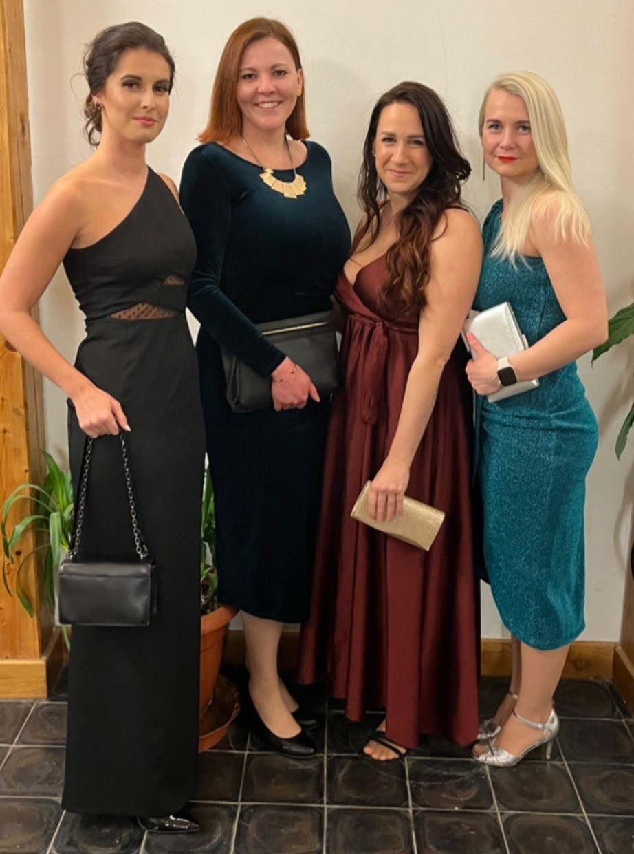 Choose one of these milfs and f*ck her hard! 63 ❤️