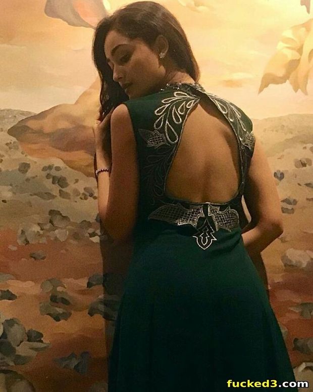 This hot woman is looking  so damn amazing