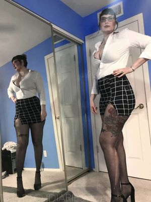 6’0 goth office woman