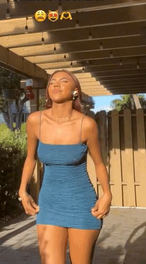 Marcando cuerpo en putivestido/ Sexy latina with nice body 2