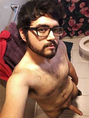 Sexy gaymer in Iowa City looking for some sex and attention to my cock