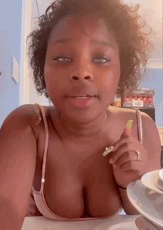 hypnotising cleavage