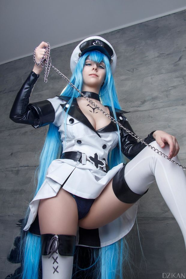 Hot waifu in suit (kellyesmeraldax on IG)