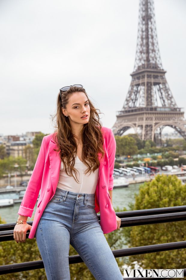 Her rich BF took her to Paris but she was DM'ing me the whole trip about how weak his dick was.
