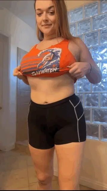 Nikki Eliot showing her big beautiful breast