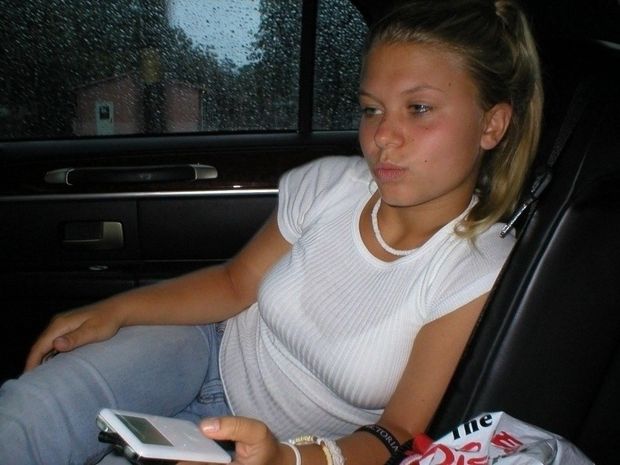 Amateur hottie in car