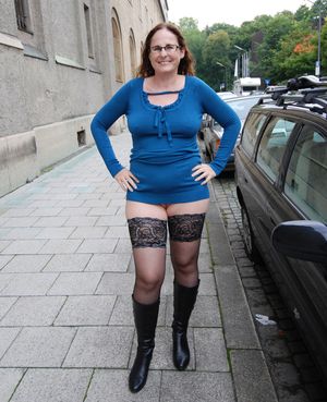 mature mini skirt no panties public
