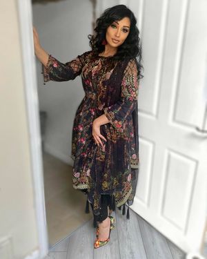 Dressed up, traditional Indian sissy me. ^^