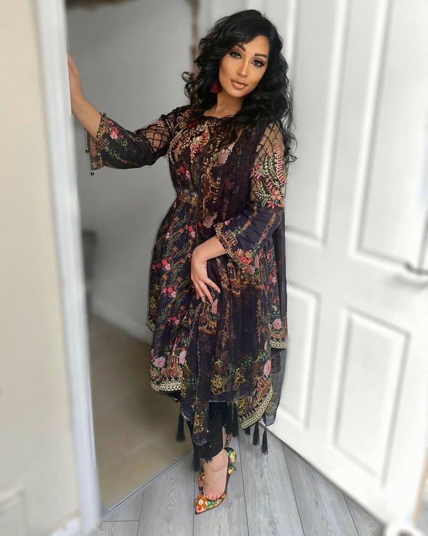 Dressed up, traditional Indian sissy me. ^^