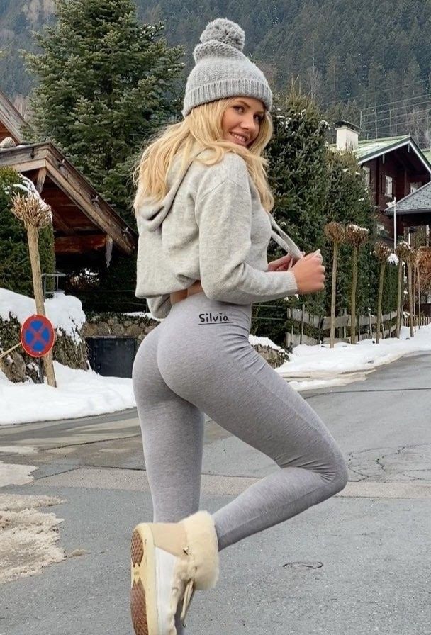 Blonde ski bunny with great ass