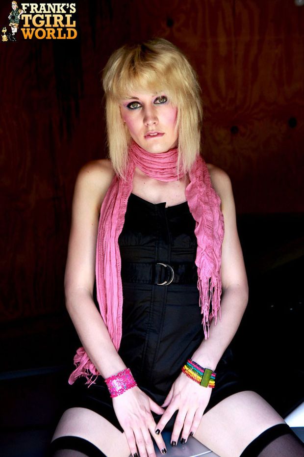 Bee Armitage showing us just how pretty she can be