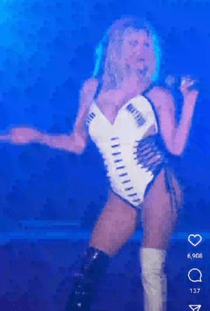 Sexy big tit milf mama Fergie