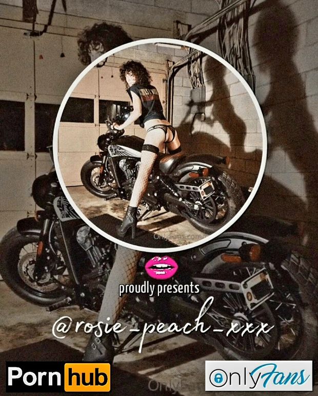 Petite bad bitch Rosie Peach