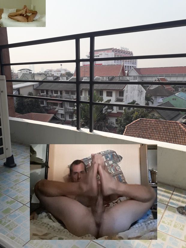 j ai gicler en footjob sur ce balcon a la vue de tout le monde super kif !!