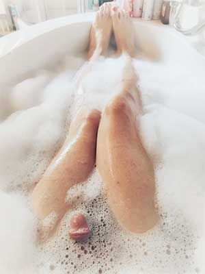 MILF tranny in her bubble bath is looking for some good company in Miramar FL