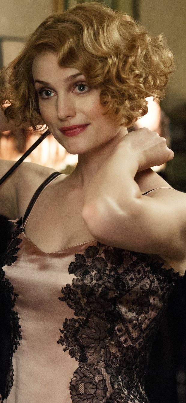 Alison Sudol - fantastic breasts... erm beasts