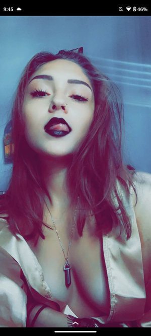 Henny black lipstick #2