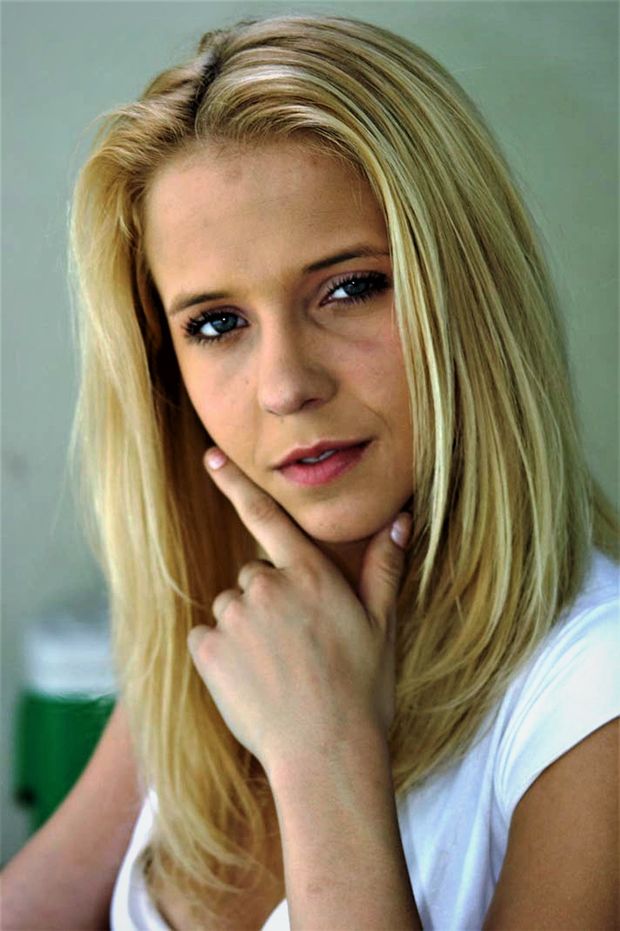Here is a gorgeous blonde that I had to post!