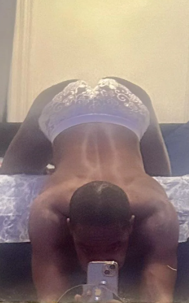 Ass in the air selfie