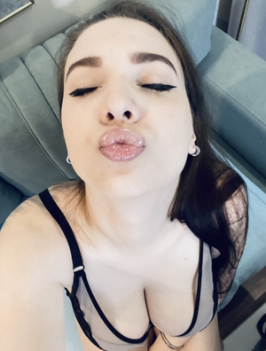 Paint Camgirl Julia's face with your cum