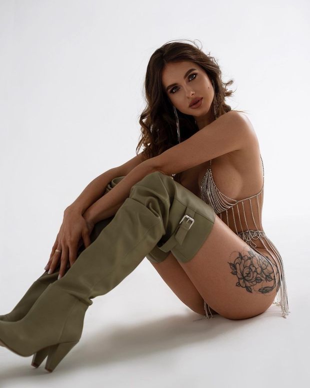 Brunette in boots