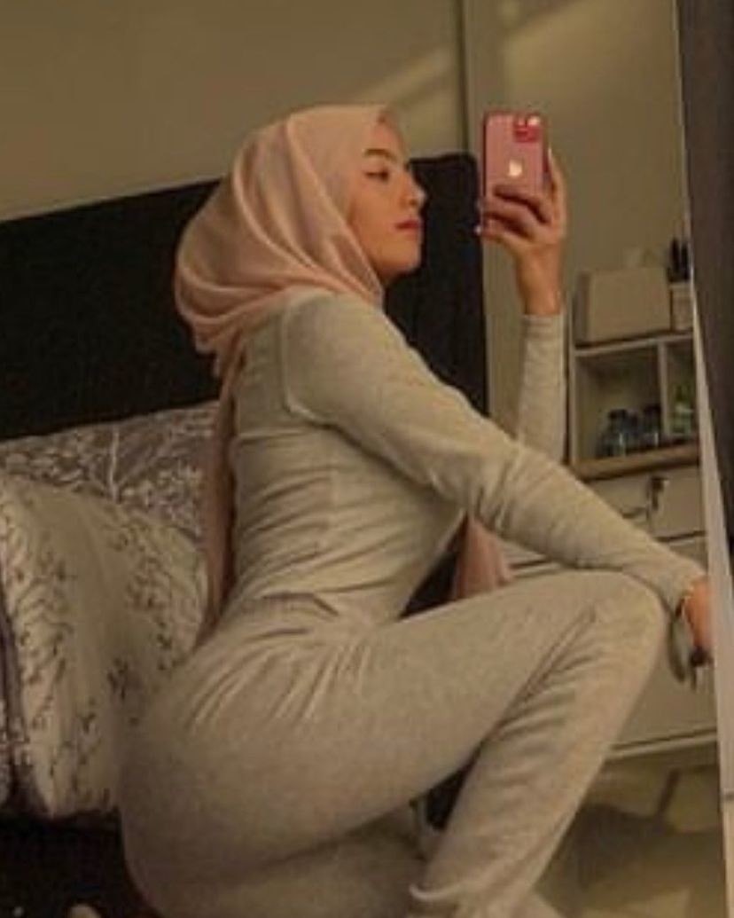 Shove your face in-between her ass cheeks while she sucks that cock