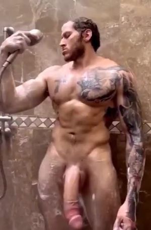 BLACK MEN COULD NEVER MATCH UP TO A SUPERIOT HUNG WHITE GUY!