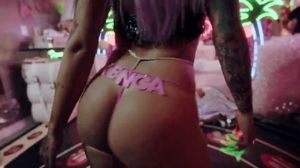 Anitta balançando a raba