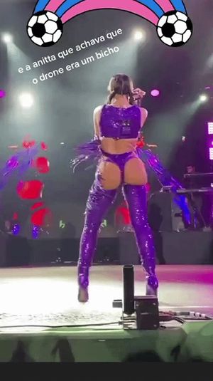 Anitta e sua bunda hipnotizante
