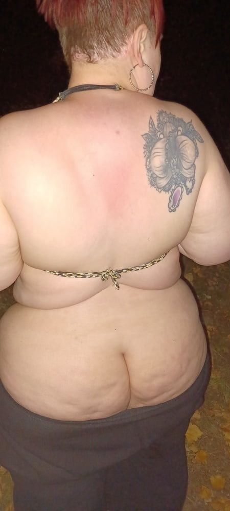 I love this view of this chubby milf's cellulite ass xx