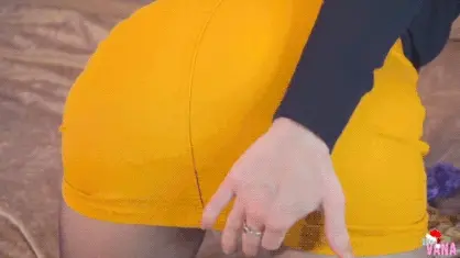 Vana hitching up her skirt