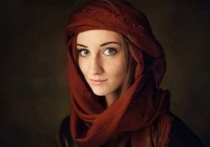 Sexy readhead with amazing eyes