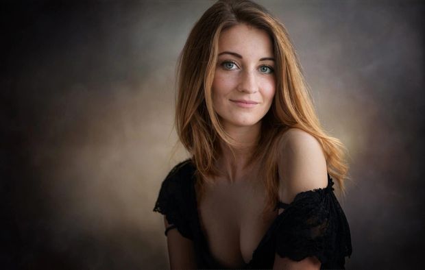 Sexy readhead with amazing eyes