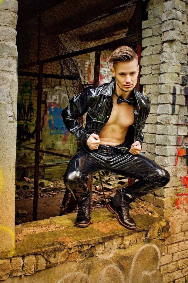 Lovely dude in latex .